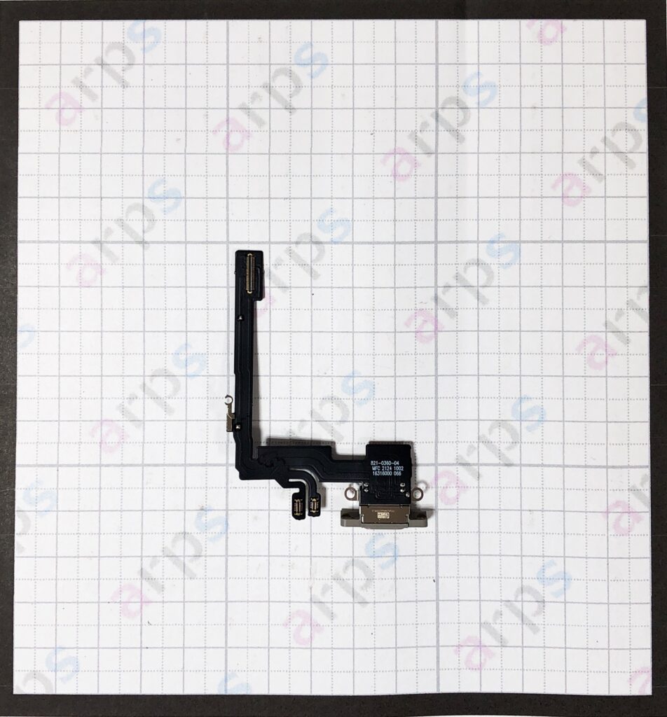 iPhone 16 Pro ドックコネクター ナチュラルチタニウム