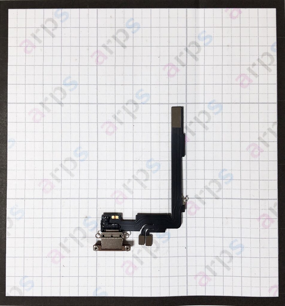 iPhone 16 Pro Max ドックコネクター デザートチタニウム