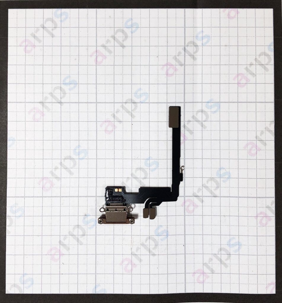 iPhone 16 Pro ドックコネクター デザートチタニウム