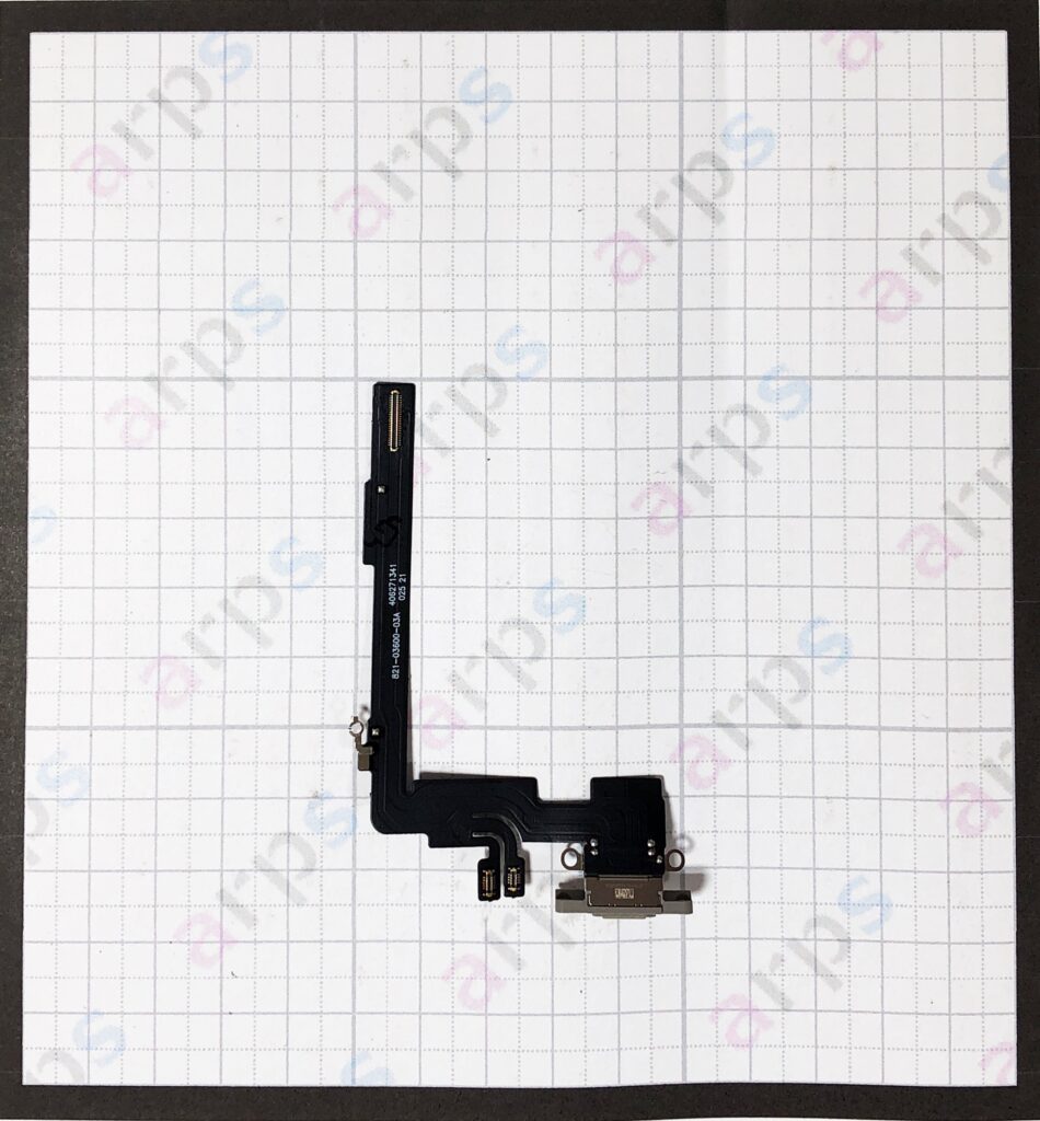 iPhone 16 Pro Max ドックコネクター ナチュラルチタニウム