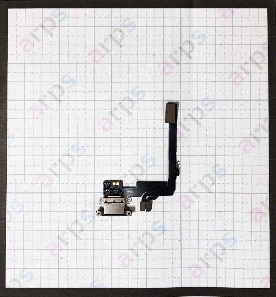 iPhone 16 Pro ドックコネクター ブラックチタニウム